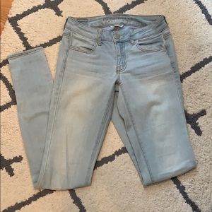 American Eagle x-long light wash jeans size 2